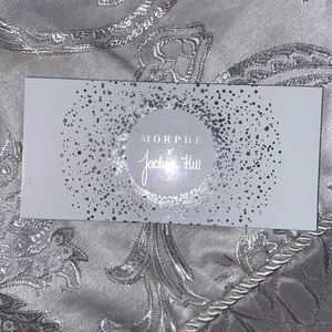 Medium eyeshadow palette